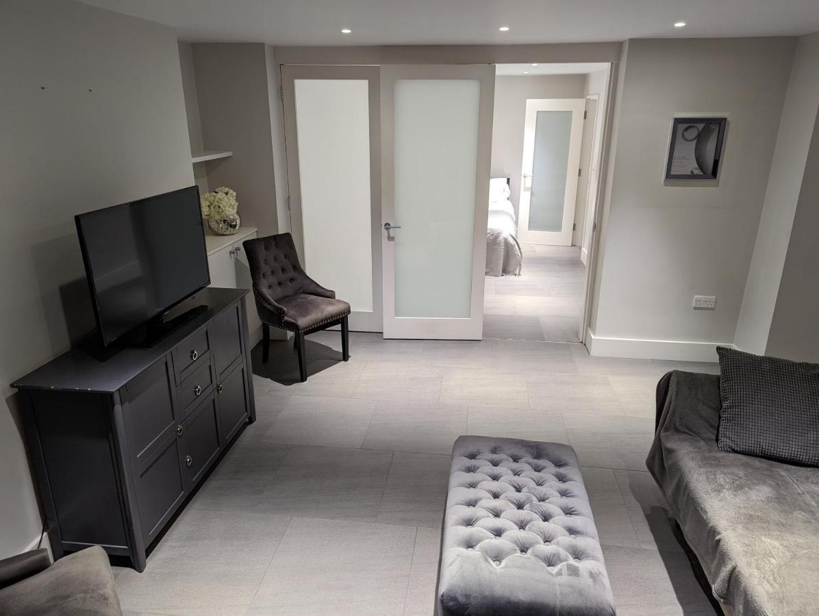 Basement Apartment In Central באת' מראה חיצוני תמונה