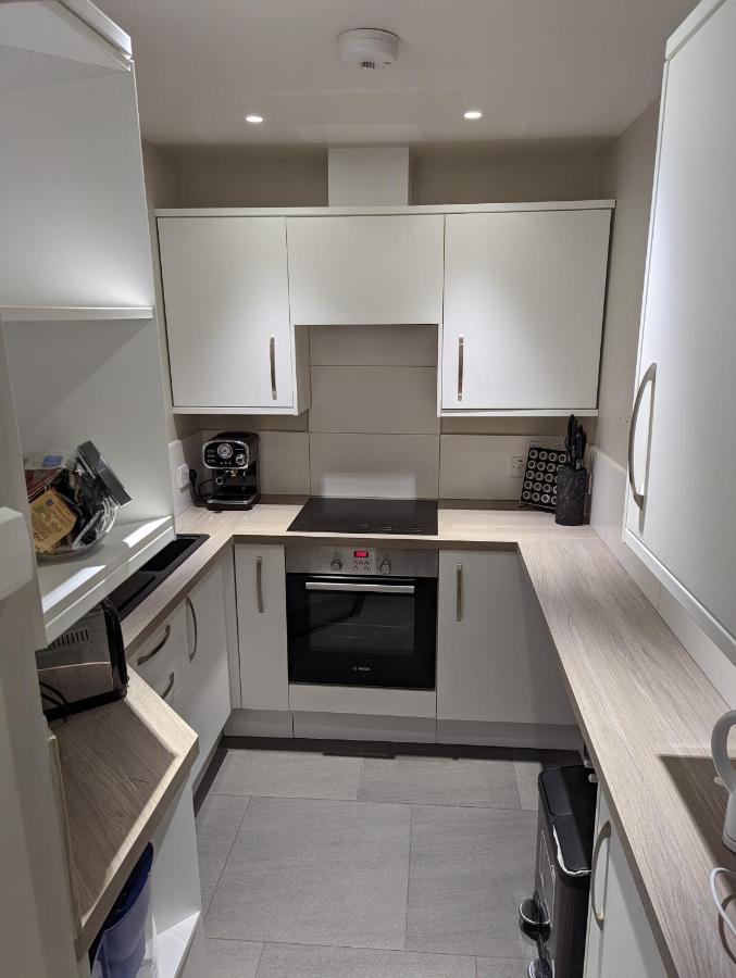 Basement Apartment In Central באת' מראה חיצוני תמונה
